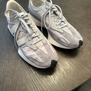 Women’s New Balance 325. Worn a couple of times. They are too big for me.